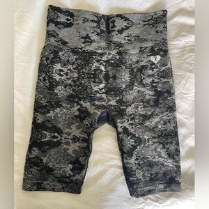 Black and Gray Patterned Leggings